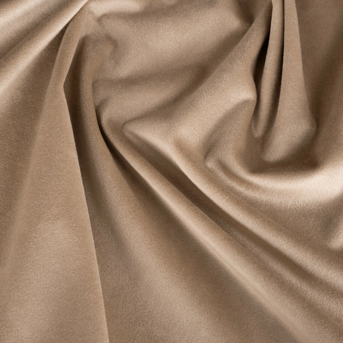 Závěs 140x250 cm sametový matný tmavě béžový na kovové kroužky MELANIE