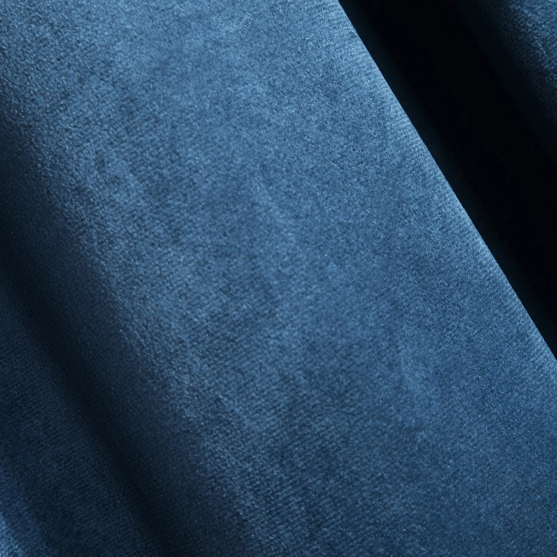 Záves 140x250 cm zamatový matný tmavomodrý na kovové krúžky MELANIE