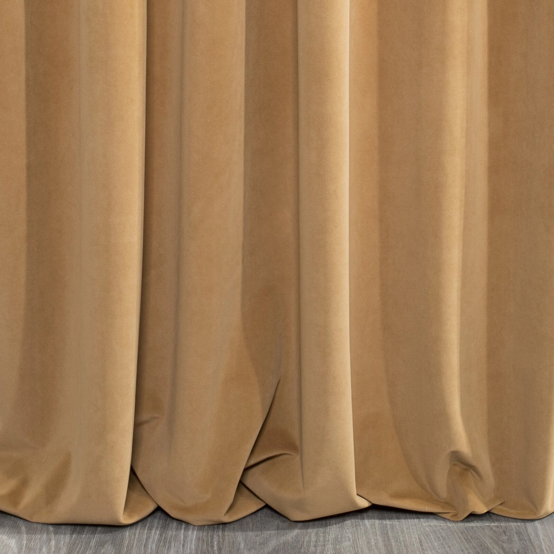 Závěs 140 x 250 cm sametový medový na kovových kroužcích ADELLE Diva Line