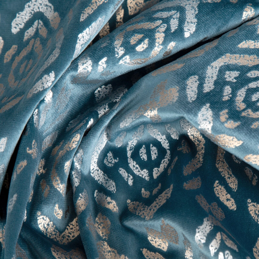 Záves 140x250 cm zamatový modrý, zlatý na kovové krúžky LAURA