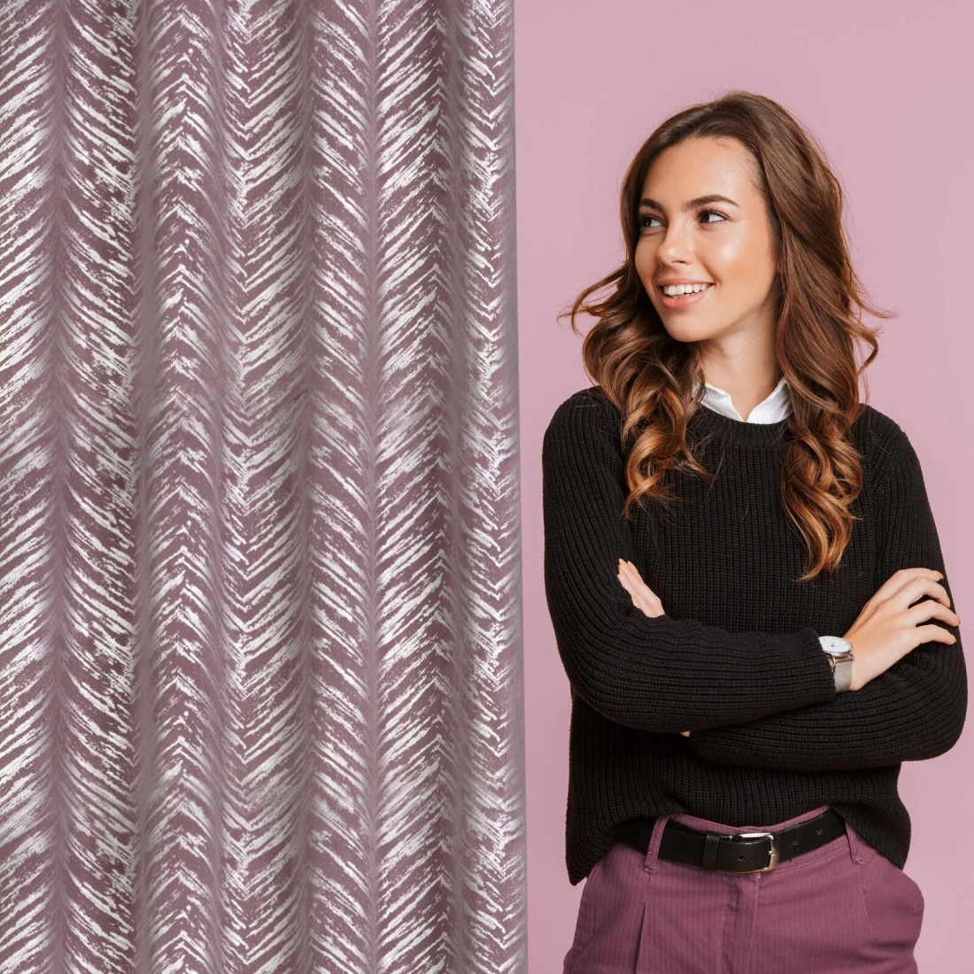 Záves 140x250 cm zamatový púdrovoružový na kovové krúžky SARA