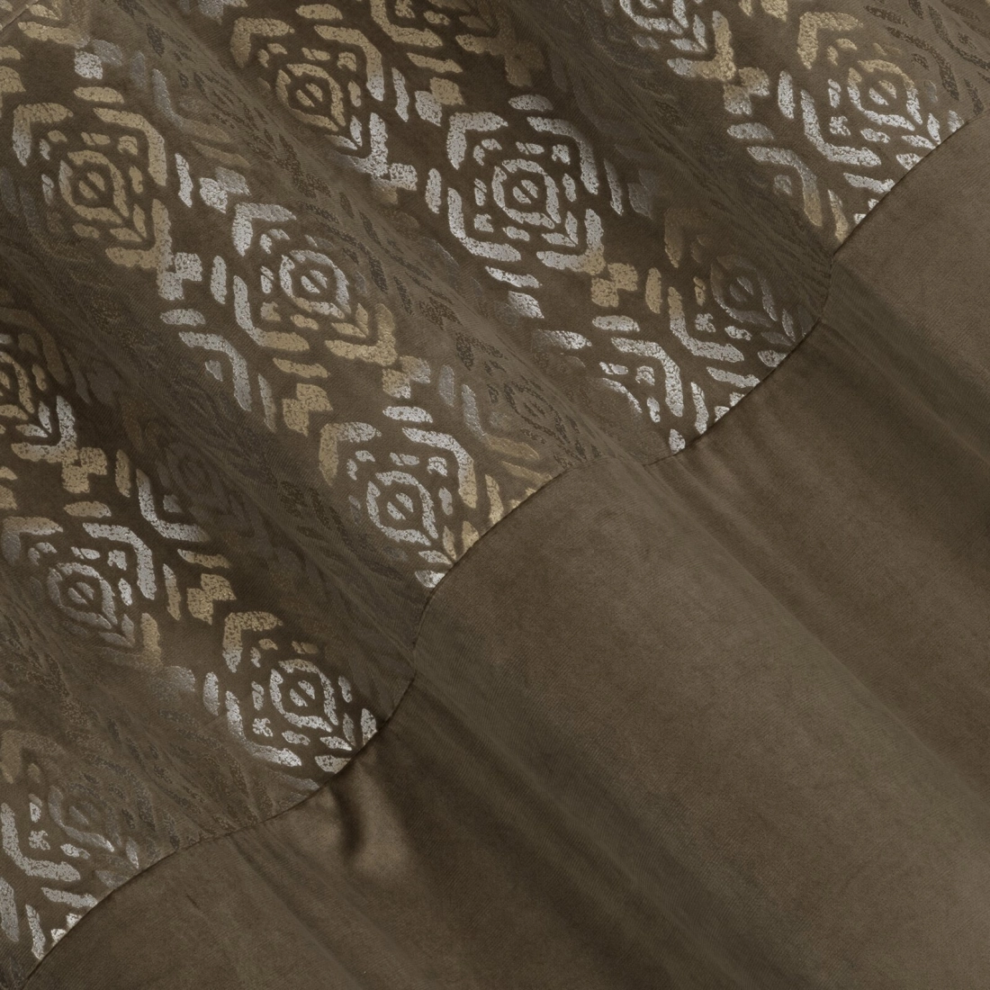 Záves 140x250 cm zamatový svetlohnedý, zlatý na kovové krúžky LIZA