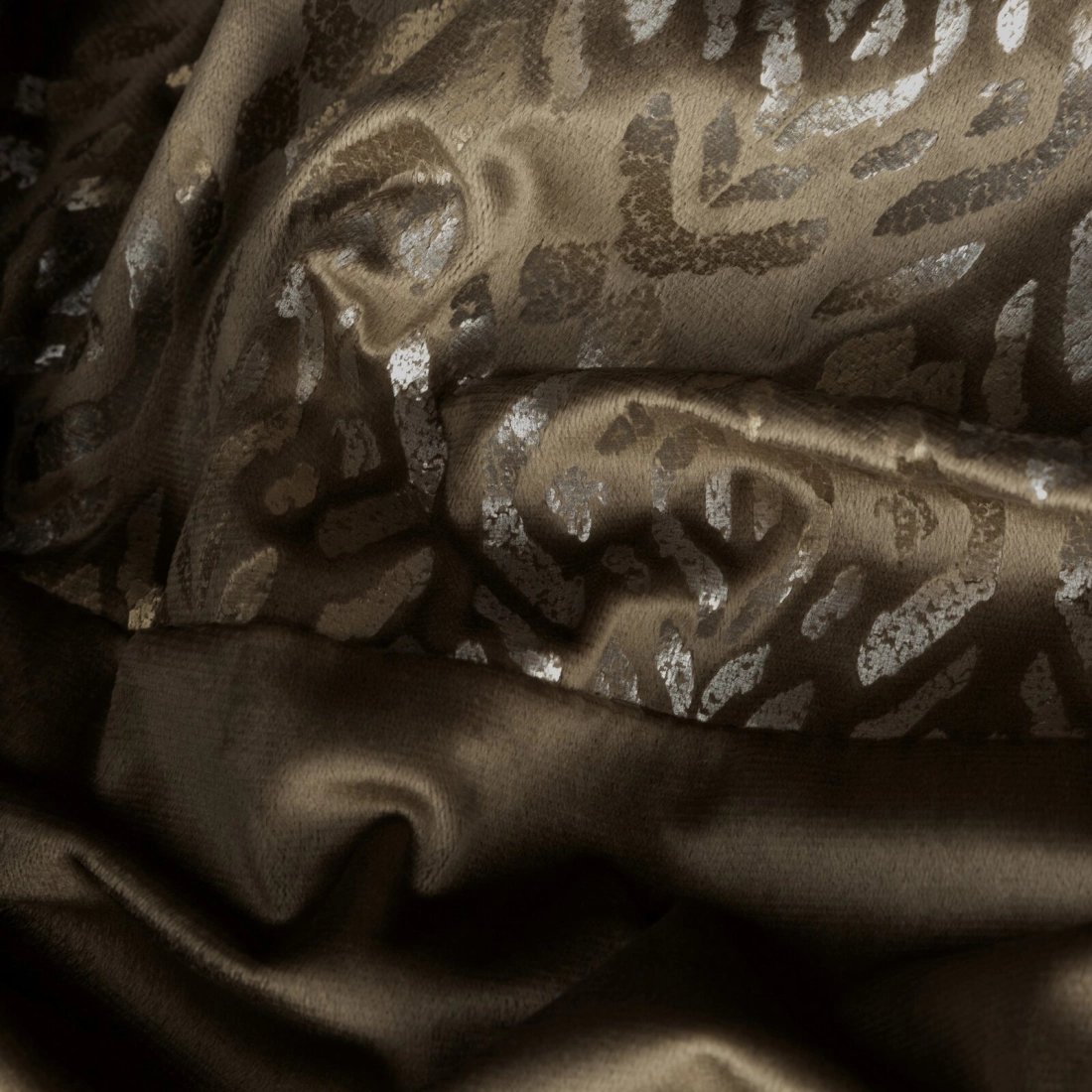 Záves 140x250 cm zamatový svetlohnedý, zlatý na kovové krúžky LIZA