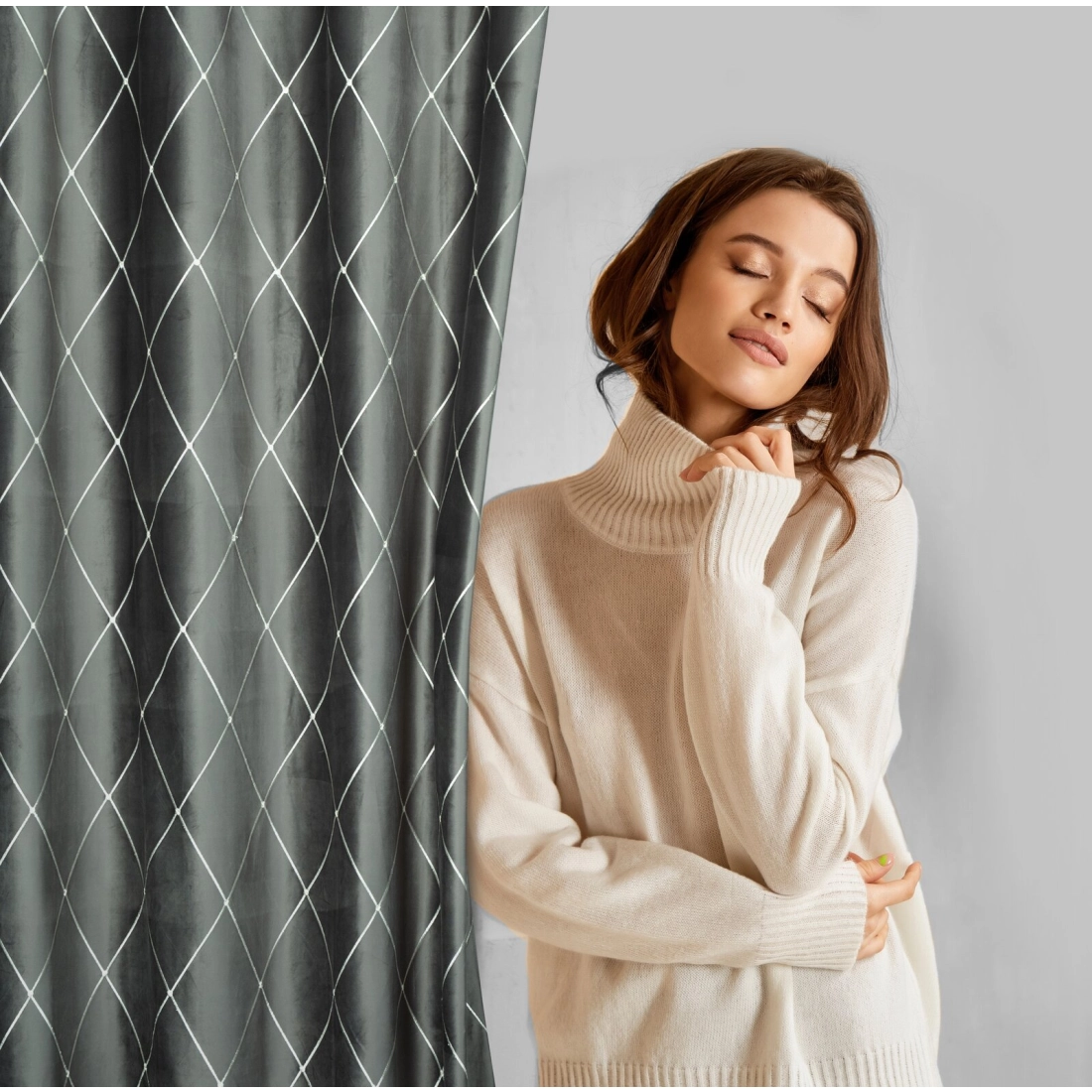 Záves 140x250 cm zamatový svetlosivý a strieborný na kovové krúžky MARGO Pierre Cardin