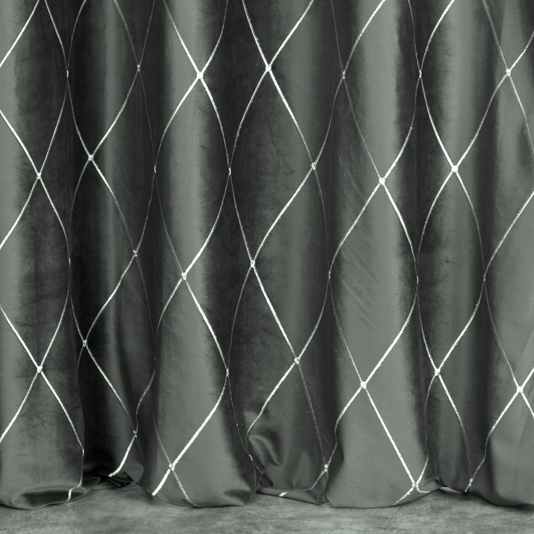 Záves 140x250 cm zamatový svetlosivý a strieborný na kovové krúžky MARGO Pierre Cardin