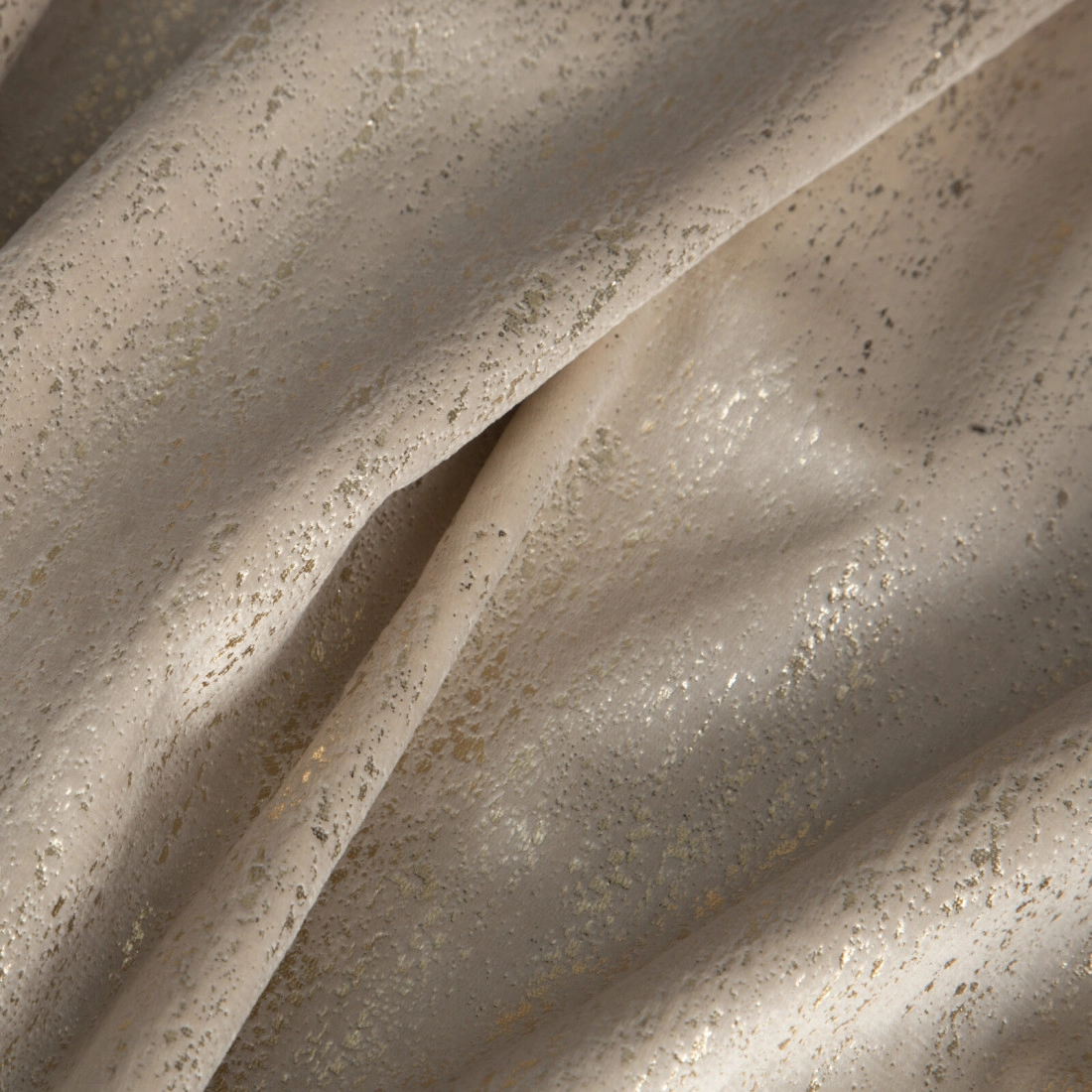 Sametový závěs 140x250 cm tmavě béžový na kovové kroužky DARA