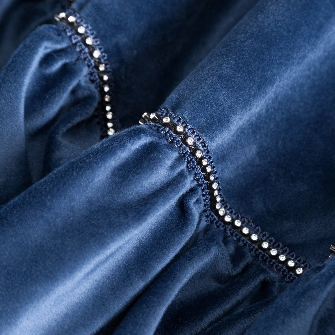 Sametový závěs 140x250 cm tmavě modrý na kovových kroužcích CARLI