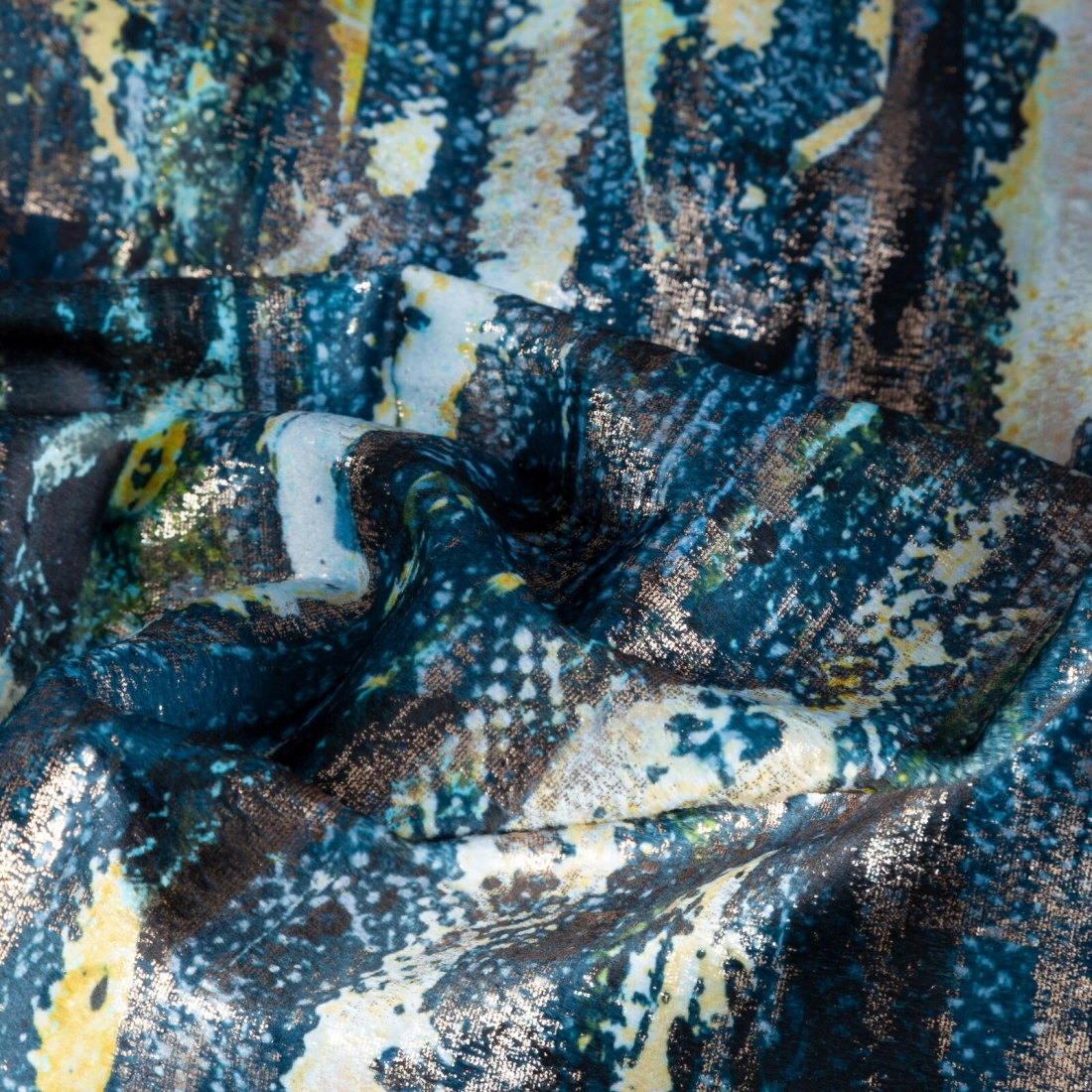 Záves 140x250 cm zamatový tmavomodrý na kovové krúžky GRACE