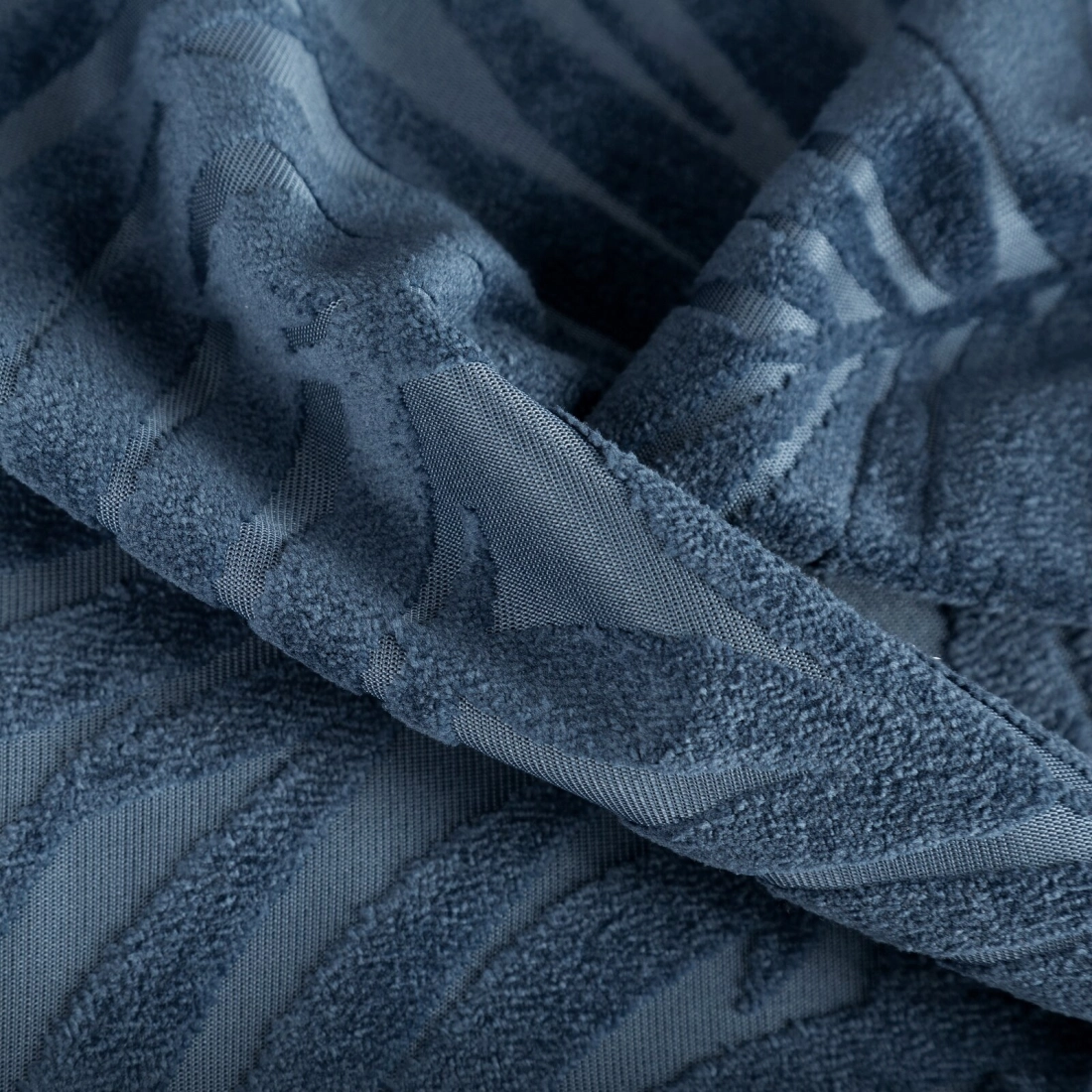 Záves 140x250 cm zamatový tmavomodrý na kovové krúžky LIVIA