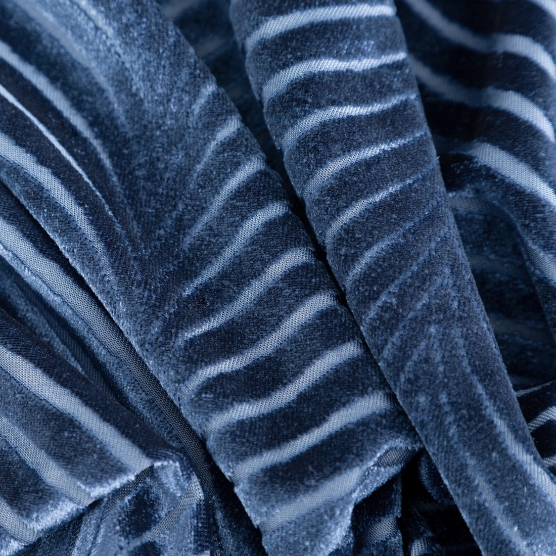 Záves 140x250 cm zamatový tmavomodrý na kovové krúžky LUSSI