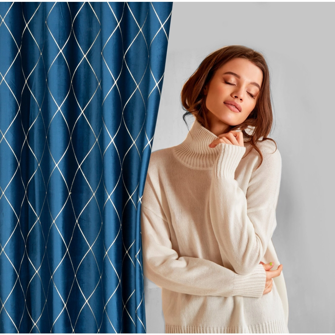 Záves 140x250 cm zamatový tmavomodrý zlatý na kovové krúžky MARGO Pierre Cardin