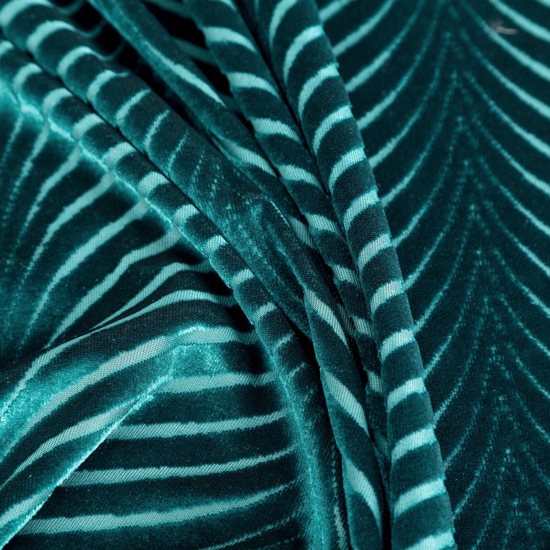 Záves 140x250 cm zamatový tmavotyrkysový na kovové krúžky LUSSI