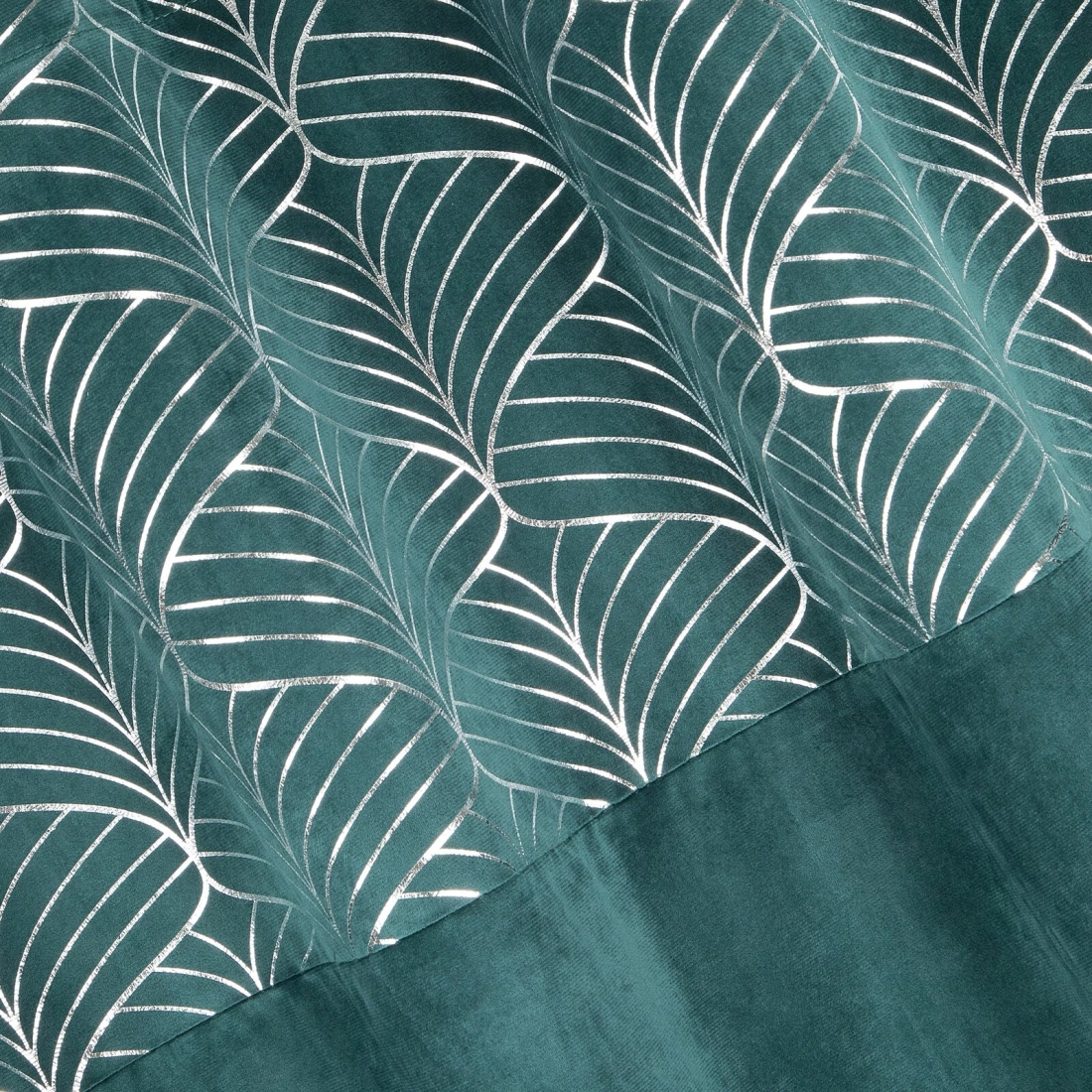 Záves 140x250 cm zamatový tyrkysový strieborný na kovové krúžky LINDI