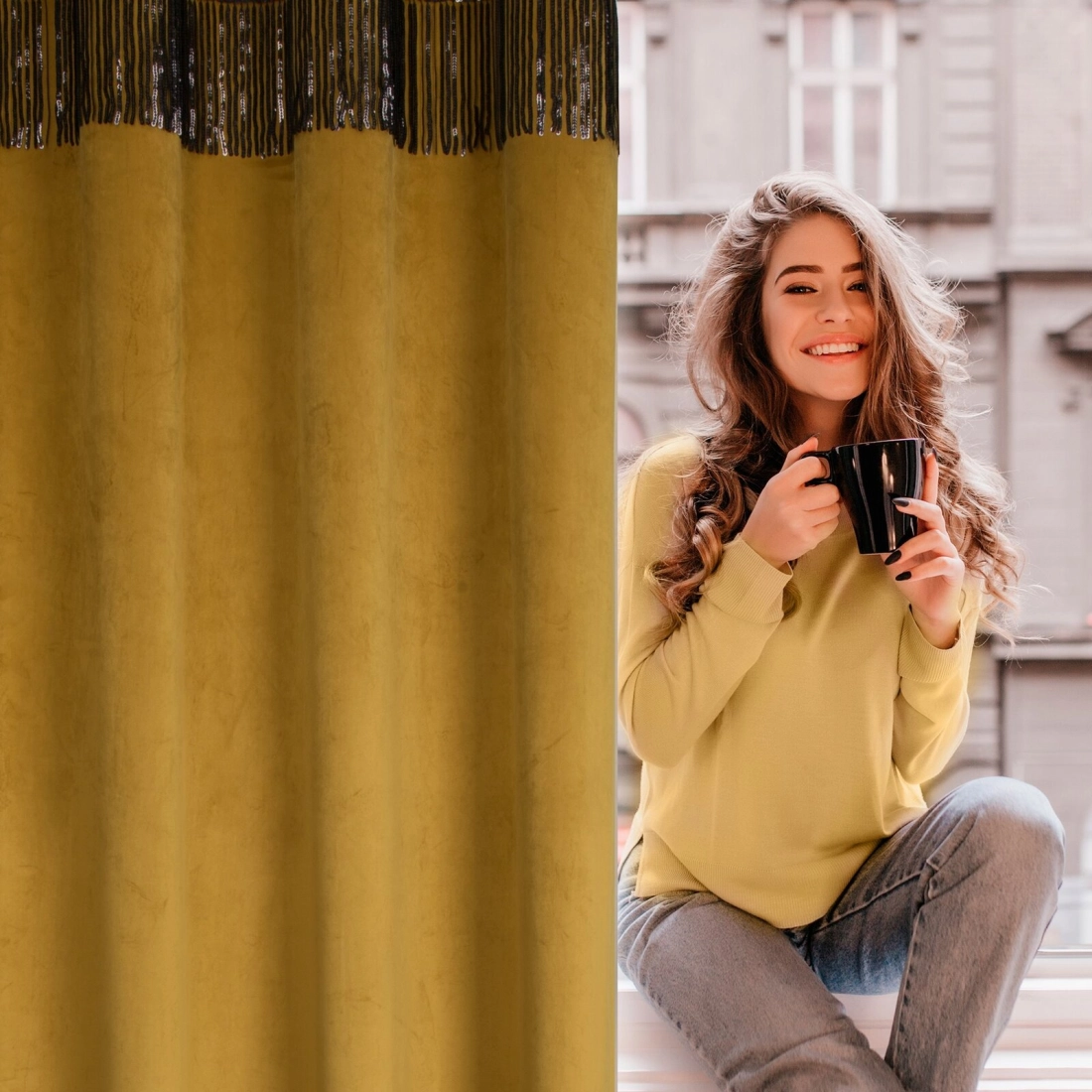 Záves 140x250 cm zamatový zlatý, čierny na kovové krúžky JASPER