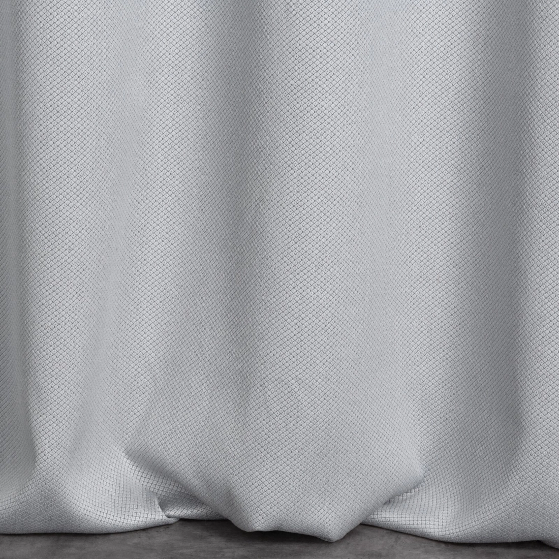 Závěs 140 x 250 cm zatemňovací šedý s kovovými kroužky AMARO