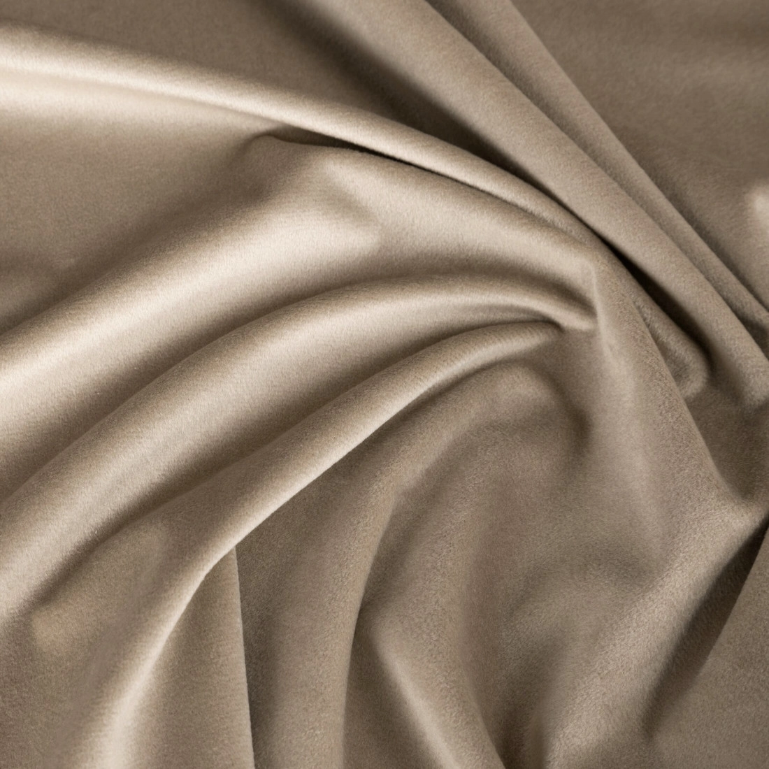 Sametový matný závěs 140x260 cm tmavě béžový na kovové kroužky MELANIE