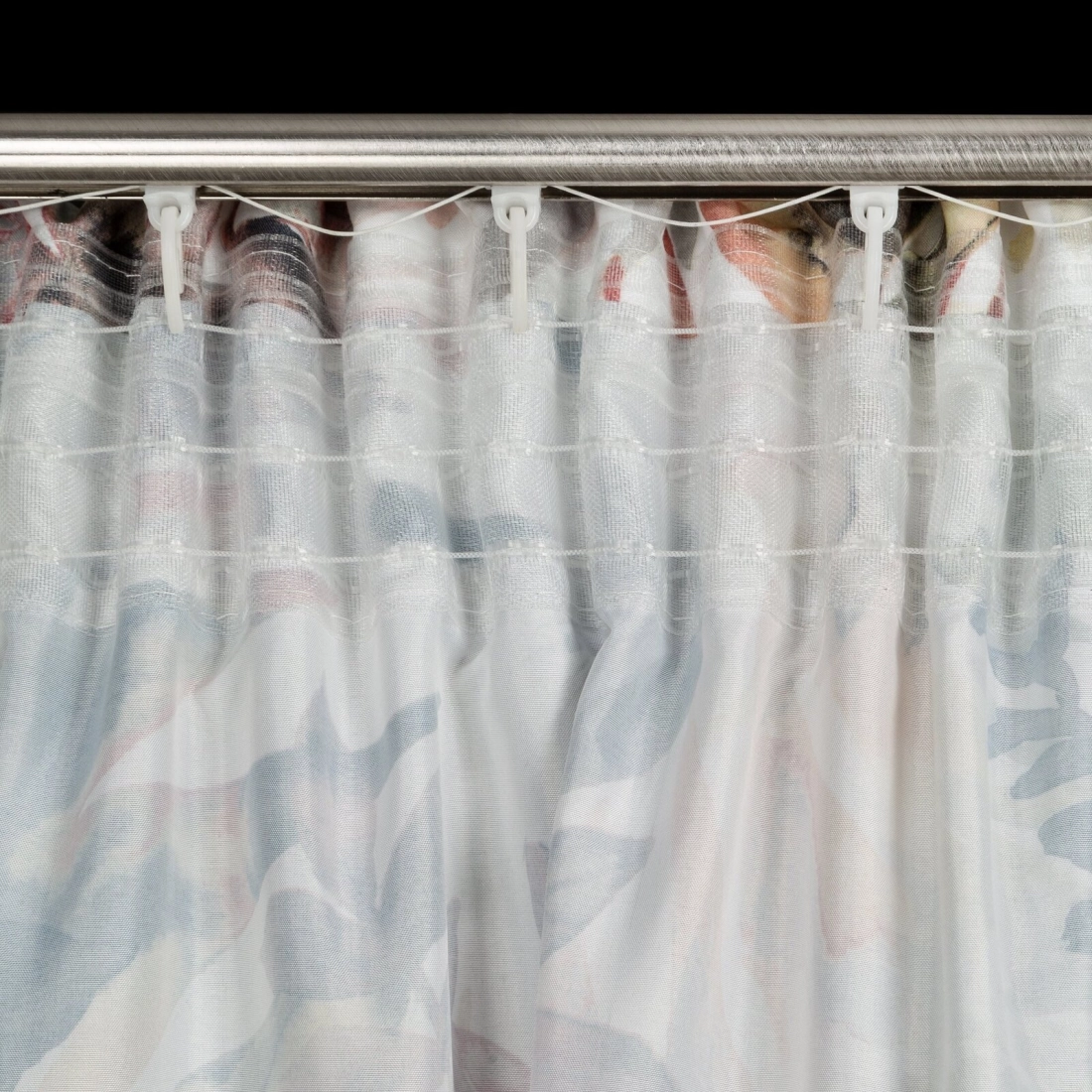 Záves 140x270 cm bielo-oceľový na riasiacu pásku ADELINE