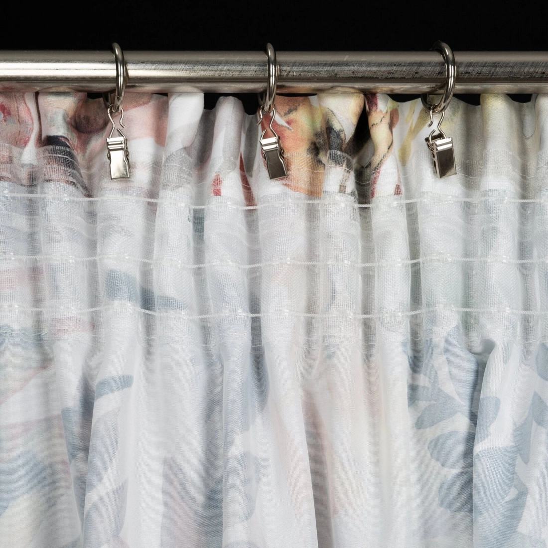 Záves 140x270 cm bielo-oceľový na riasiacu pásku ADELINE