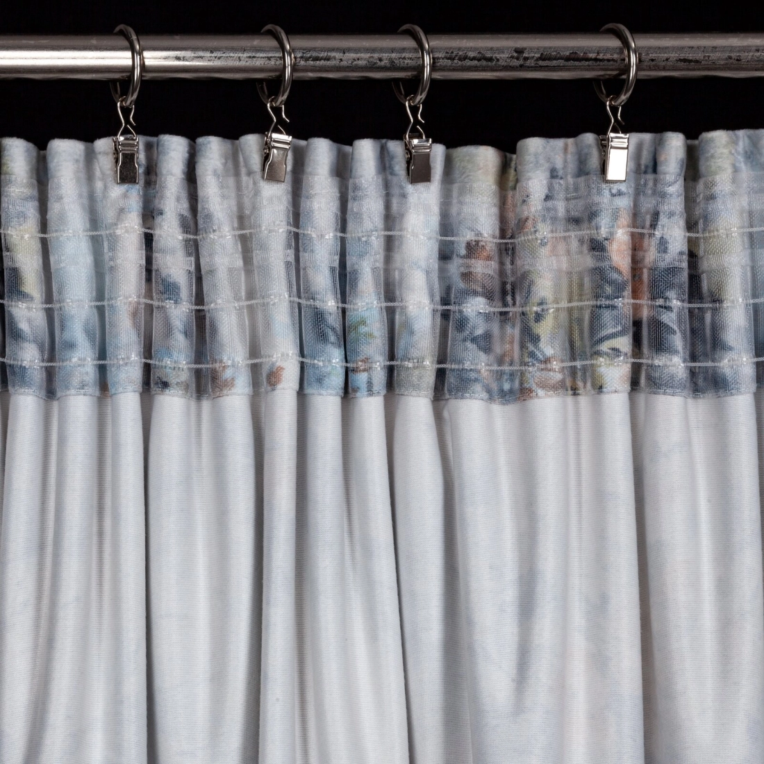 Záves 140x270 cm zamatový bielo-modrý na riasiacu pásku MARISA