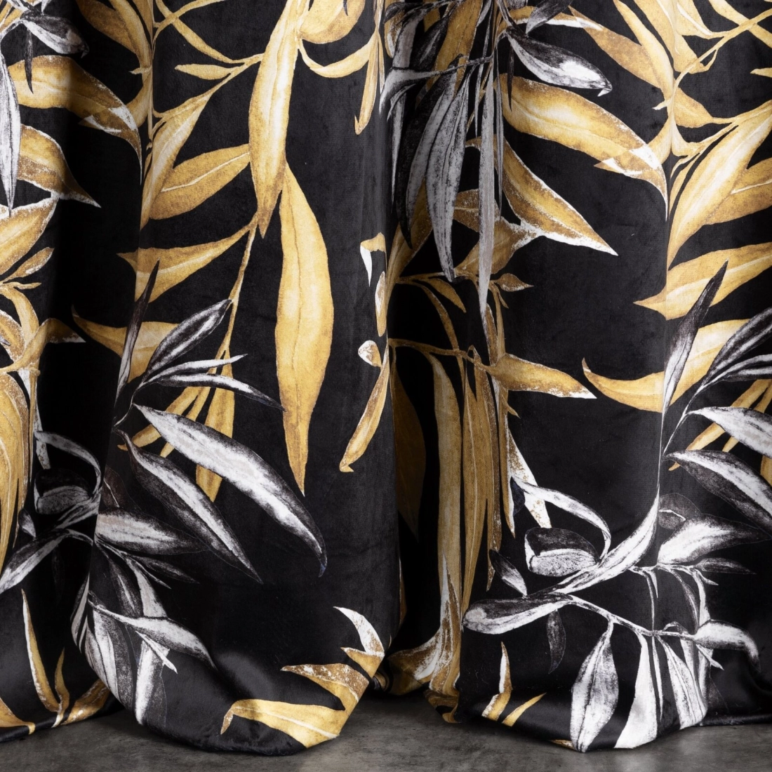 Záves 140x270 cm zamatový čierno-béžový na riasiacu pásku ZOJA - Pierre Cardin