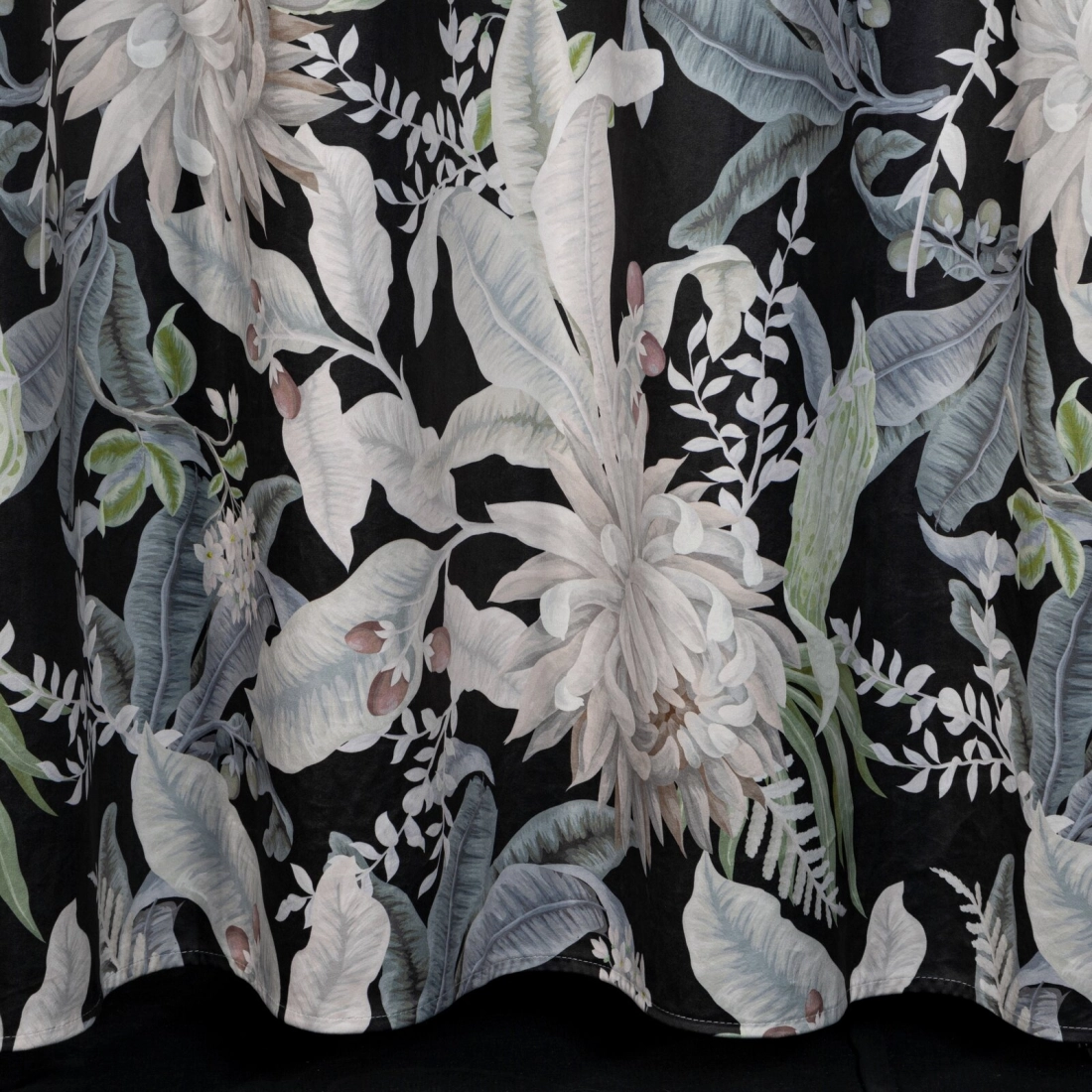 Záves 140x270 cm zamatový čierno-strieborný na kovové krúžky SAGI