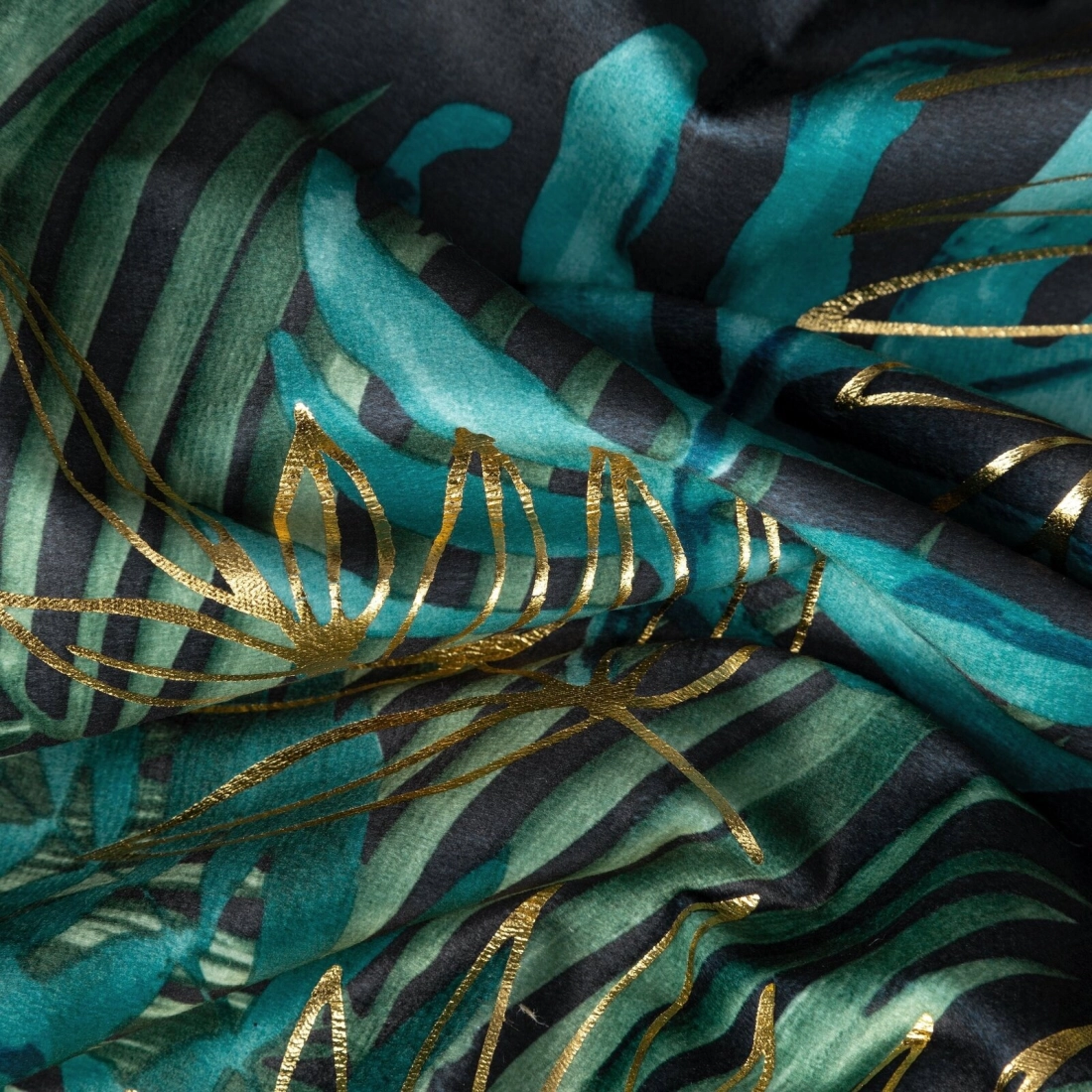 Záves 140x270 cm zamatový čierno-zelený na riasiacu pásku DAVOS