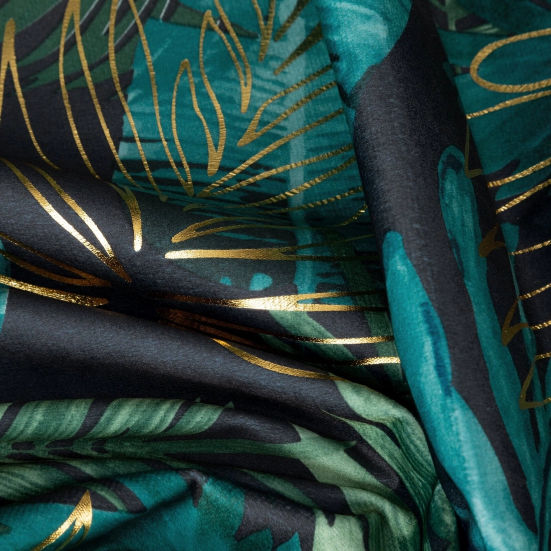 Záves 140x270 cm zamatový čierno-zelený na riasiacu pásku DAVOS