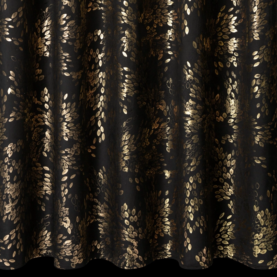 Záves 140x270 cm zamatový čierny s potlačou listov na riasiacu pásku FELIS