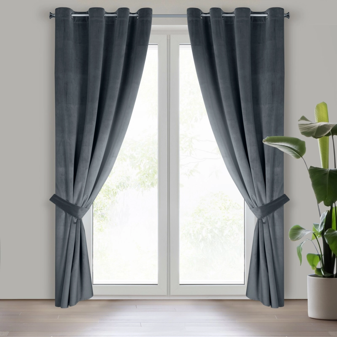 Záves 140x270 cm zamatový grafitový na kovové krúžky ANTARA
