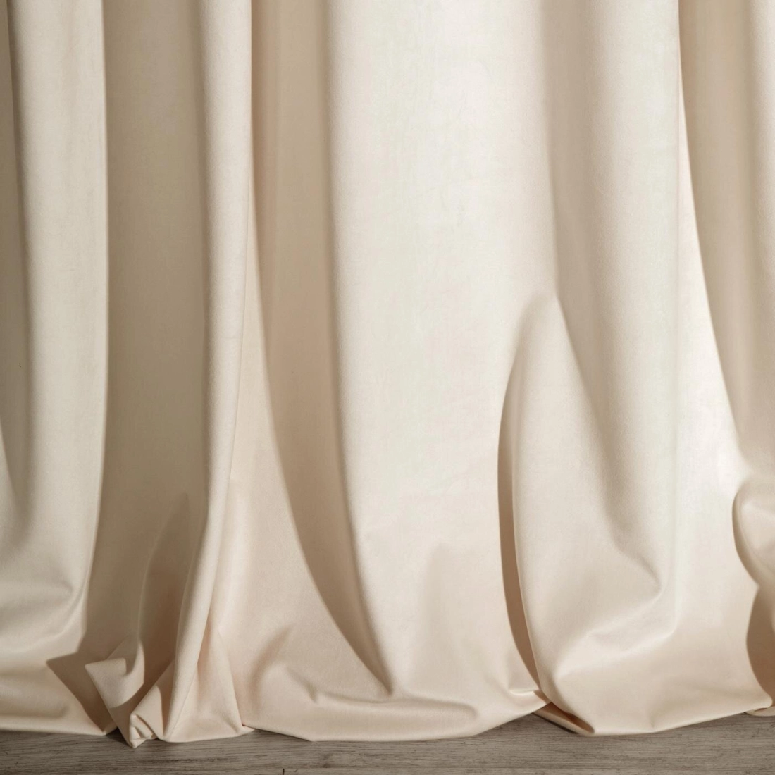 Sametový závěs 140x270 cm světle béžový na řasící pásku VILLA
