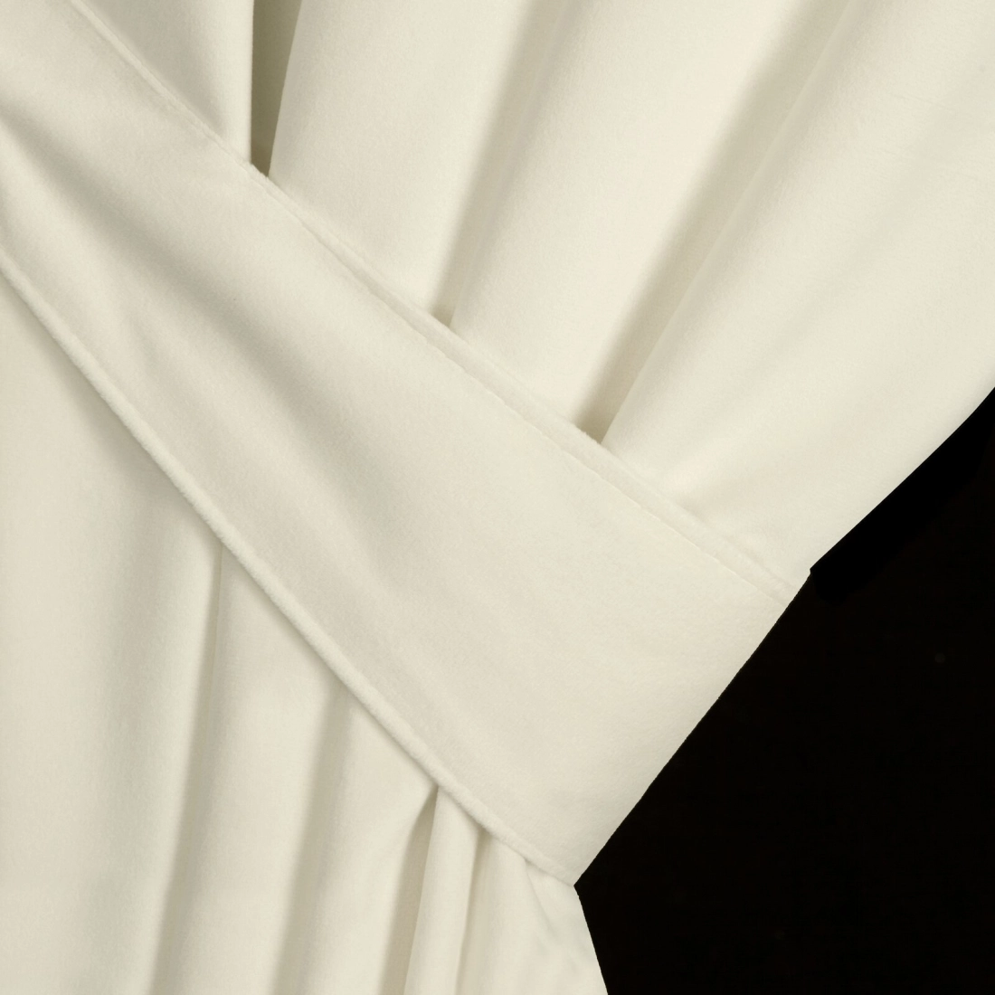 Záves 140x270 cm zamatový krémový na kovové krúžky ANTARA