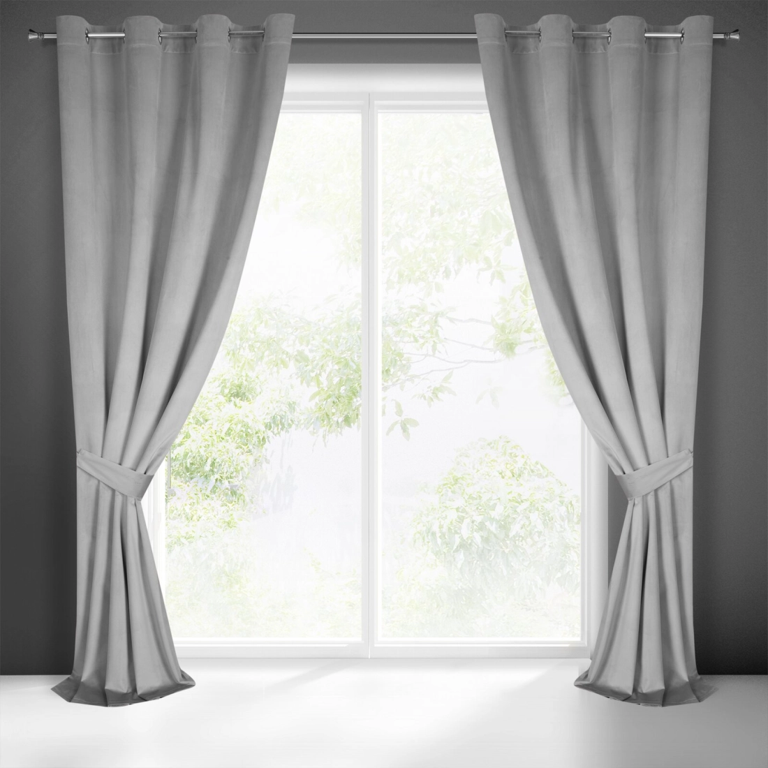 Závěs 140 x 270 cm sametový stříbrný na kovových kroužcích CARMEN