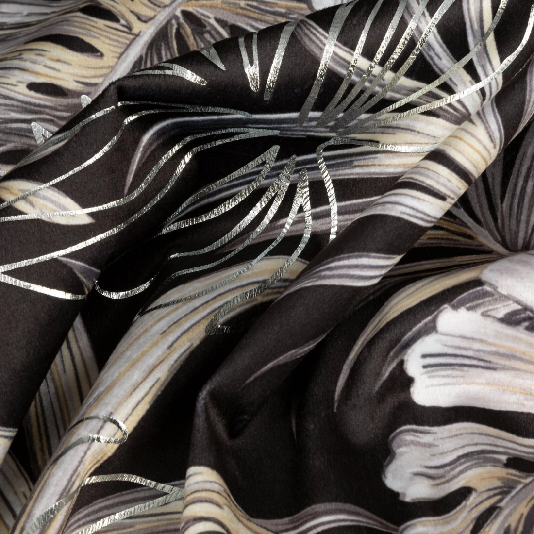 Záves 140x270 cm zamatový tmavohnedý so striebornými listami na riasiacu pásku RODOS