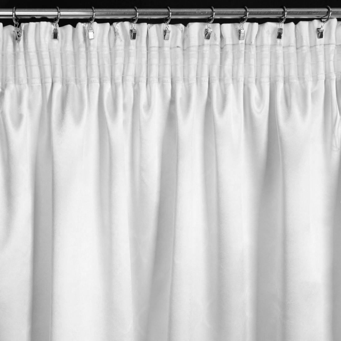 Záves 140x270 cm zatemňujúci bielo strieborný na riasiacu pásku MILI