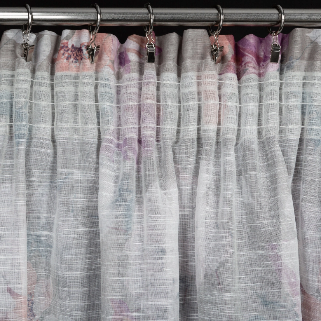 Záves 140x300 cm etamínový strieborný s ružovými kvetmi na riasiacu pásku SHERRY