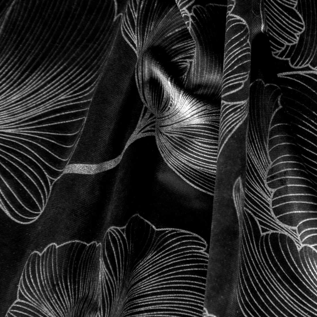 Záves 140x300 cm zamatový čierny strieborný na riasiacu pásku STELLA