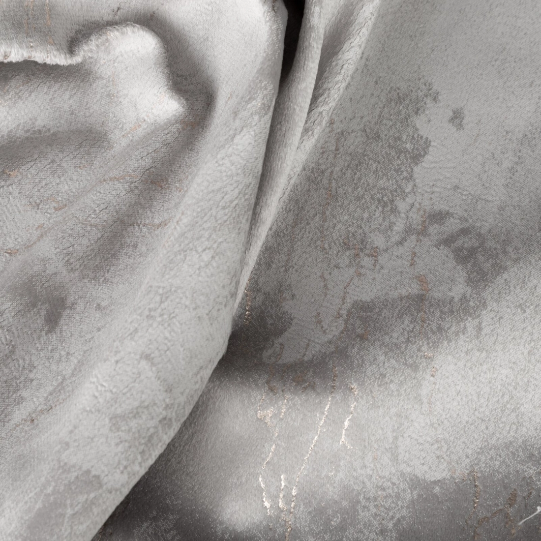 Záves 140x300 cm zamatový strieborný so zlatým vzorom na riasiacu pásku NADIA