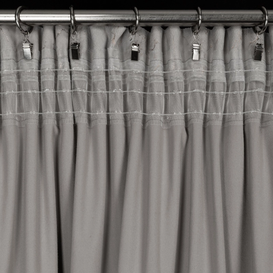 Záves 140x300 cm zamatový strieborný so zlatým vzorom na riasiacu pásku NADIA