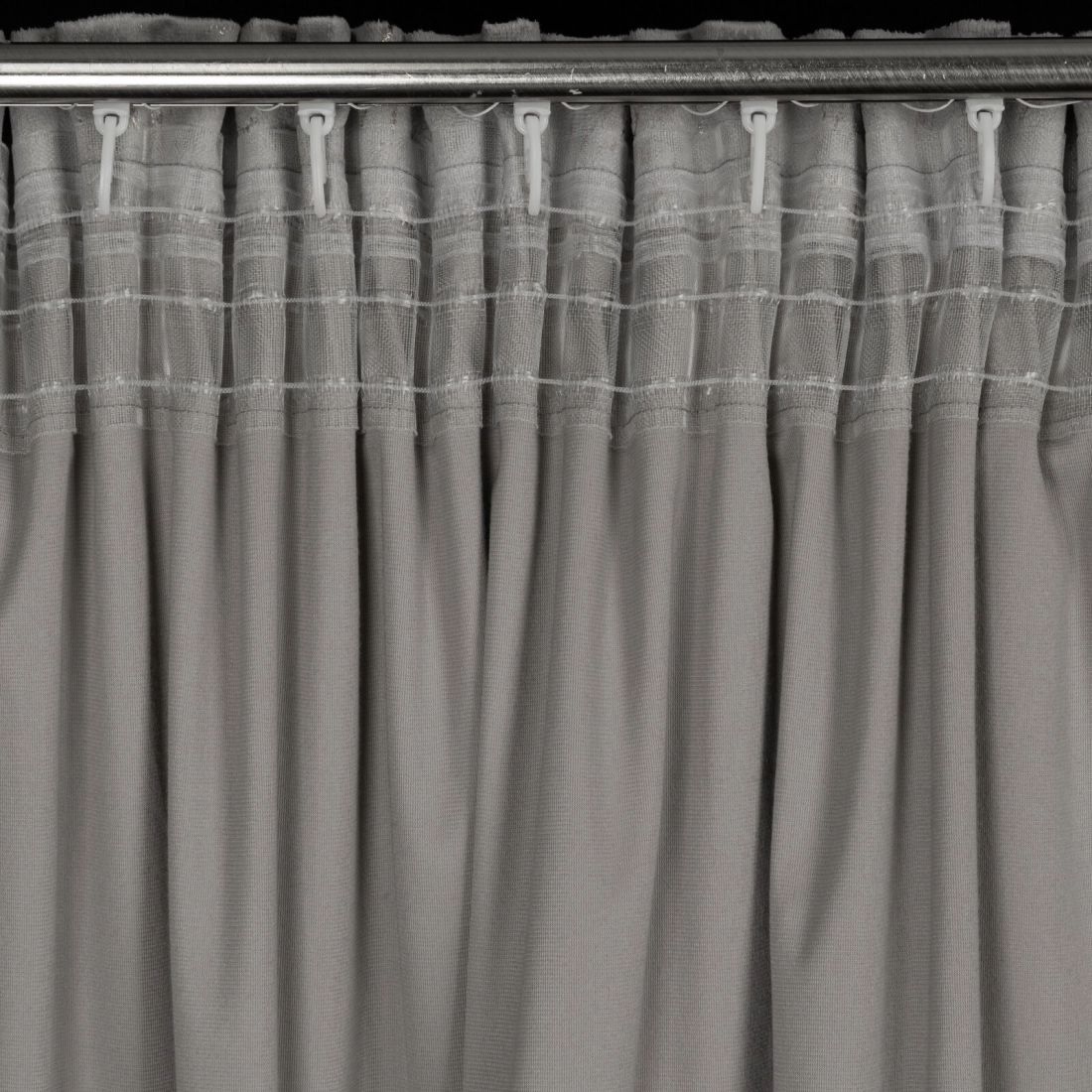 Záves 140x300 cm zamatový strieborný so zlatým vzorom na riasiacu pásku NADIA