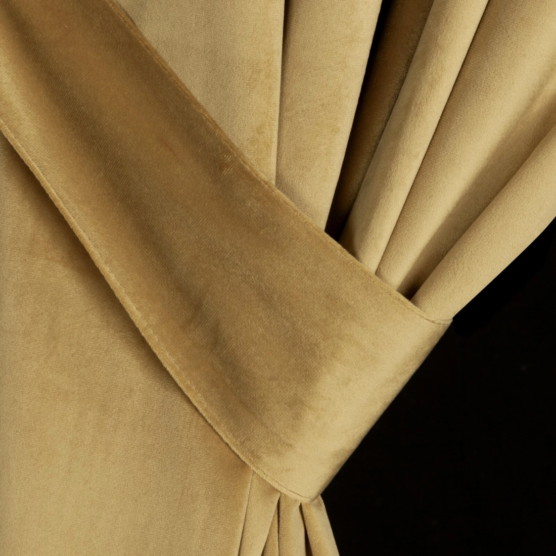 Závěs 140x300 cm sametový tmavě béžový na řasící pásku ANTARA