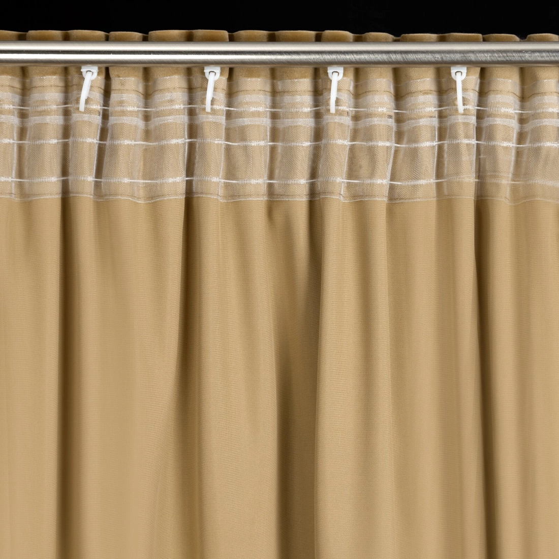 Závěs 140x300 cm sametový tmavě béžový na řasící pásku ANTARA