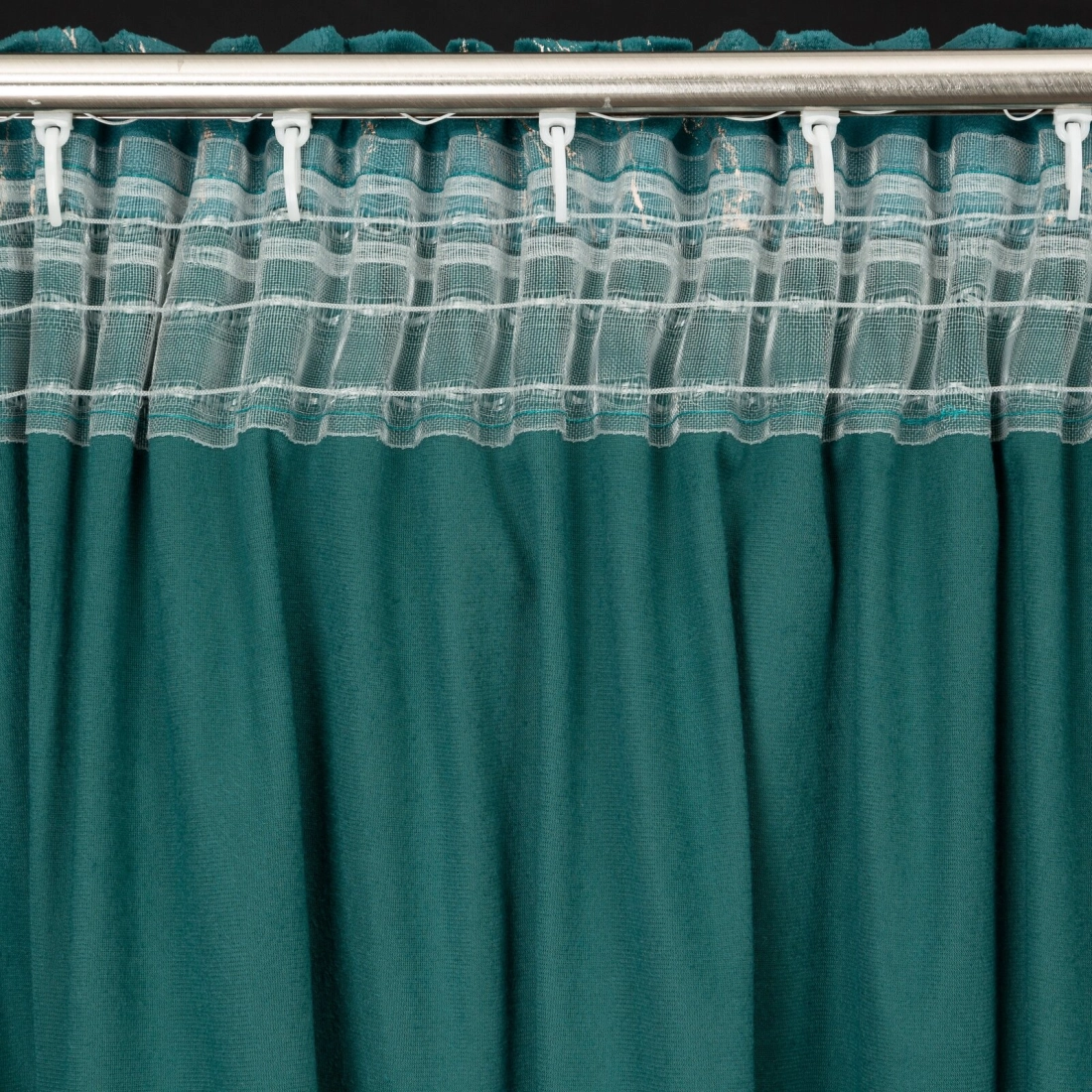 Záves 140x300 cm zamatový tmavotyrkysový so zlatým vzorom na riasiacu pásku NADIA