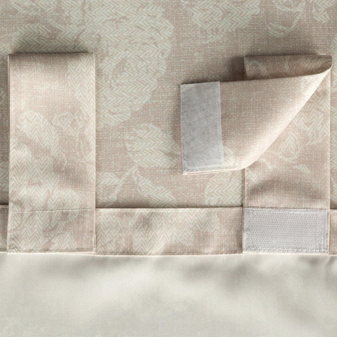 Voděodolný matný závěs 155x200 cm z polyesteru v pudrově krémové barvě na tunel GARDEN