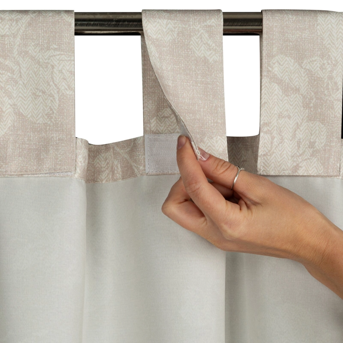 Voděodolný matný závěs 155x200 cm z polyesteru v pudrově krémové barvě na tunel GARDEN