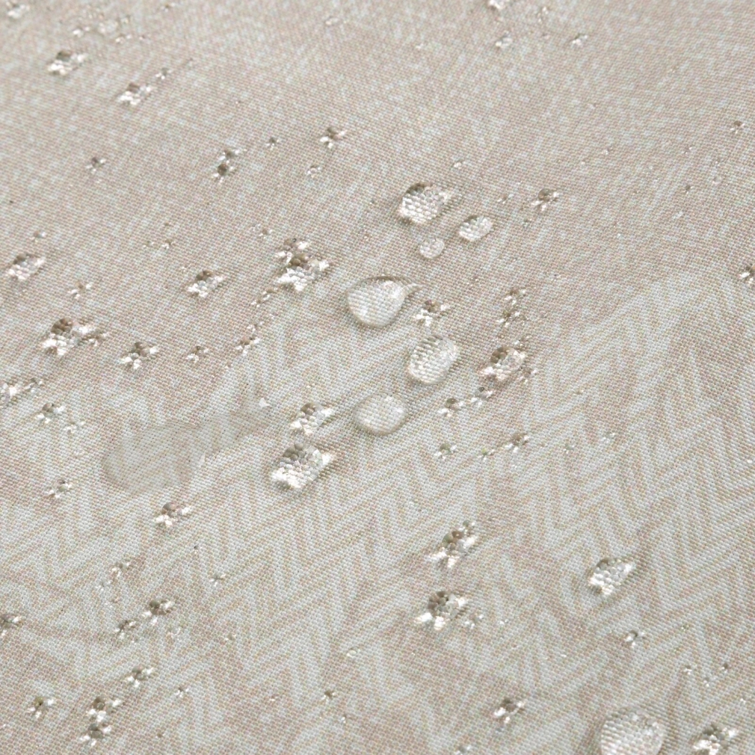 Voděodolný matný závěs 155x220 cm z polyesteru v pudrově krémové barvě GARDEN