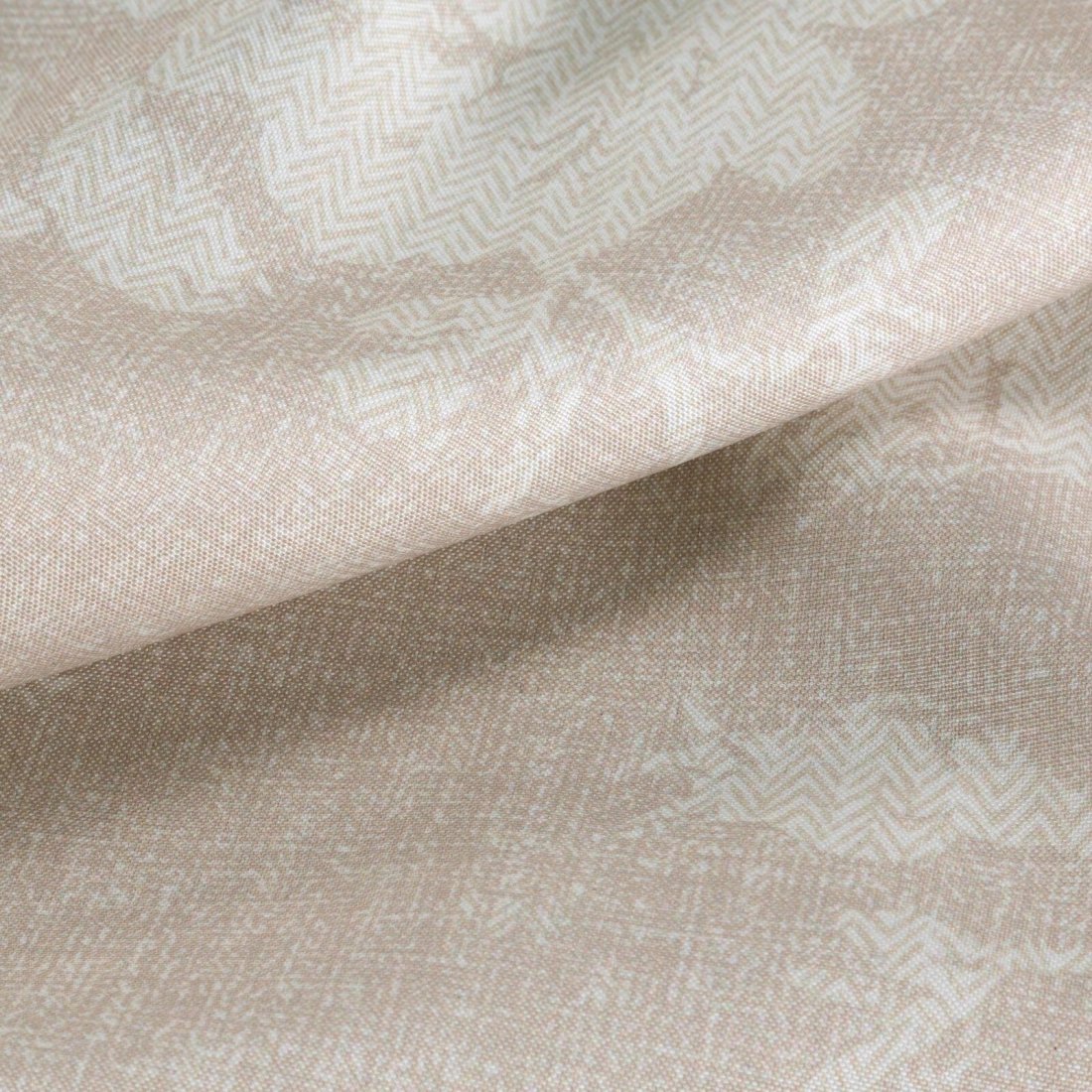 Voděodolný matný závěs 155x220 cm z polyesteru v pudrově krémové barvě GARDEN