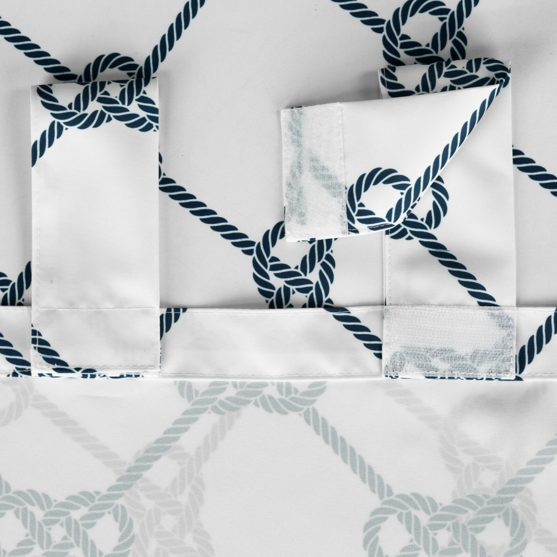 Voděodolný závěs 155x220 cm z polyesteru bílo-modrý GARDEN