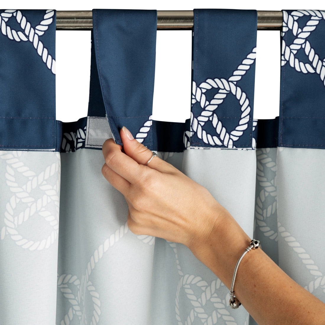 Závěs 155x220 cm voděodolný polyester tmavě modro-bílý GARDEN