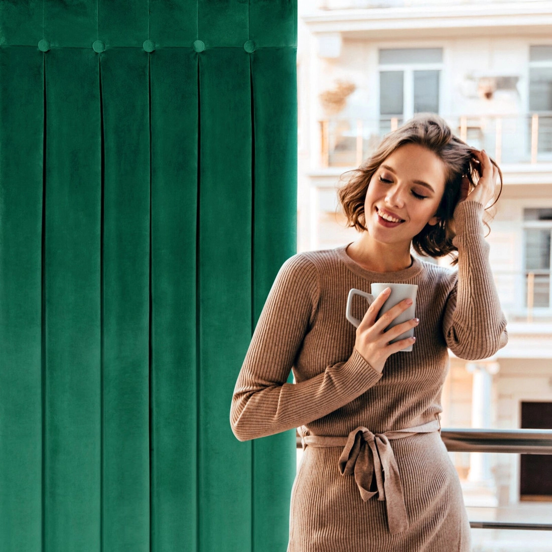 Velurový tmavě zelený závěs 85x250 cm na řasící pásku ALITA