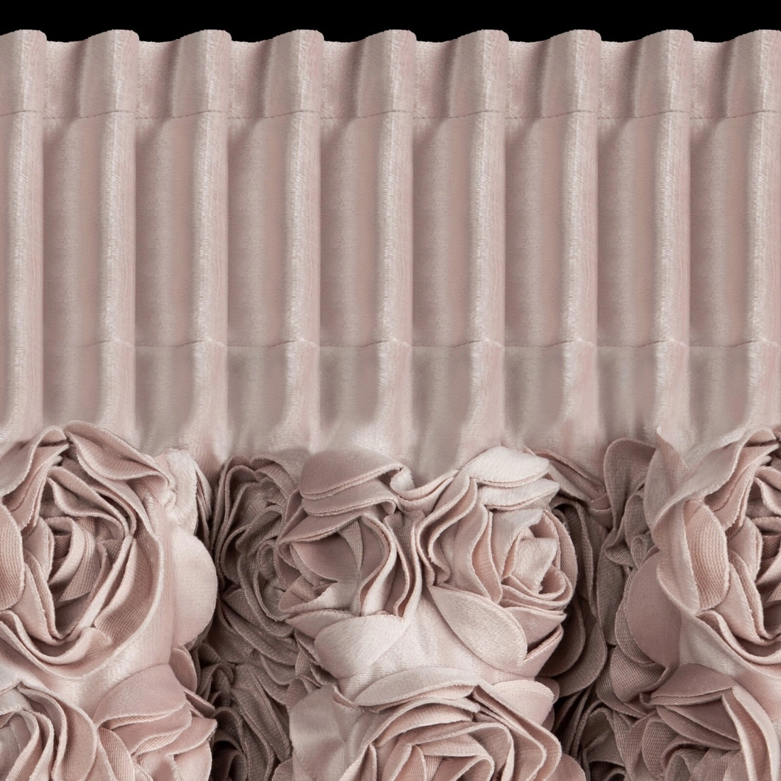 Sametový pudrový závěs na řasicí pásku 140x270 cm ROSES Eva Minge